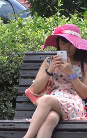 坐在凳子上的极品肉丝高跟少妇