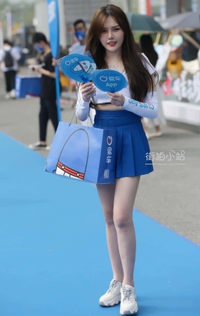蓝色百褶短裙小姐姐