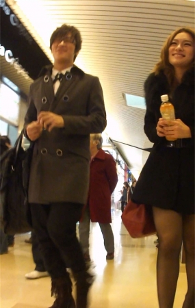 跟着黑丝美女一起去逛街