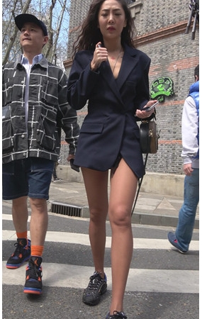 有纹身的黑丝小姐姐