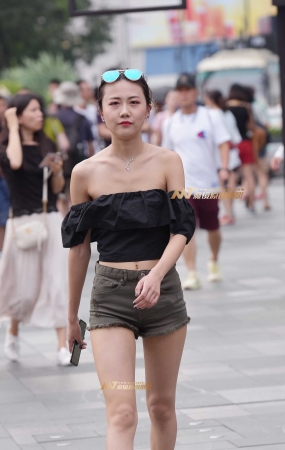 热裤美女