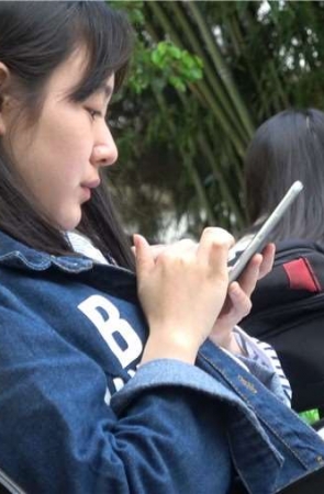 苗条紧身美女