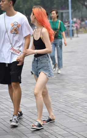 清凉的小姐姐2