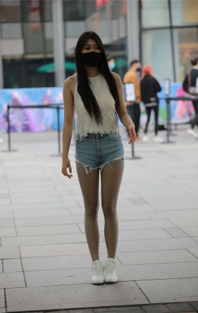 牛仔短裤丝袜女孩