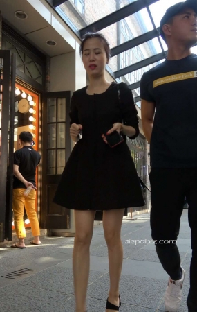 4K – 街拍黑色连衣裙性感高跟美女 [1.09 GB/MP4]