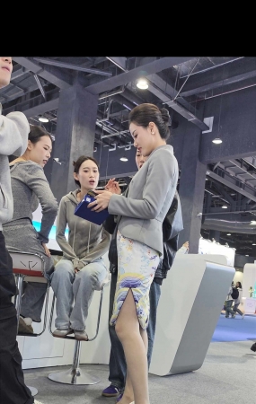 4K视频优雅美丽的海航空姐灰si身材很赞