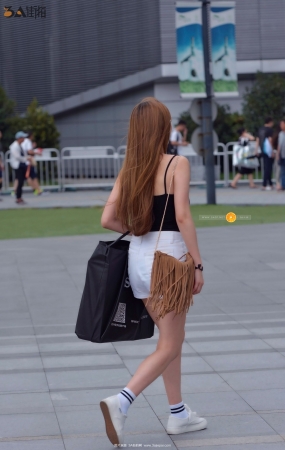 背着袋子的美女-17P