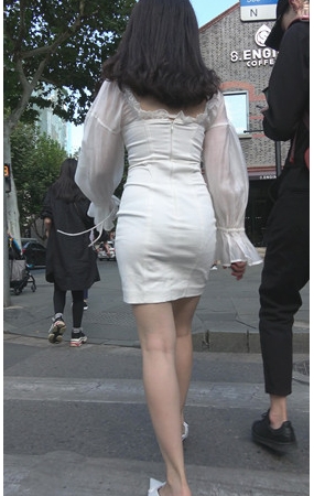 白色连体包臀裙美女