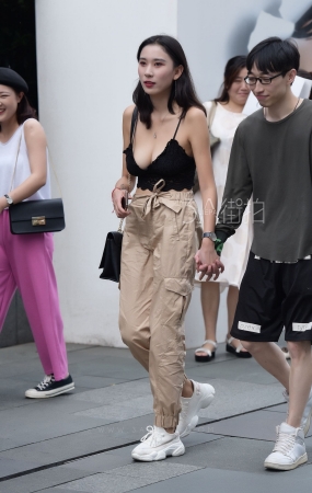 895-1有这样的女朋友真幸福-13P