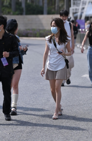 亚力山大王凉拖短裙