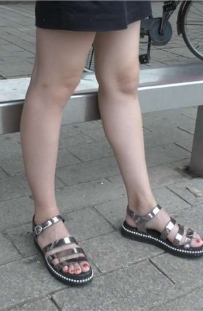 4K 街拍修长骨感玉足