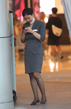 黑丝高跟街拍OL