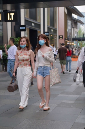 清秀牛仔短裤搭配