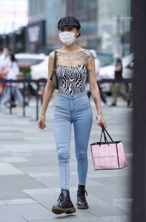 小姐姐穿紧牛也太好看了吧