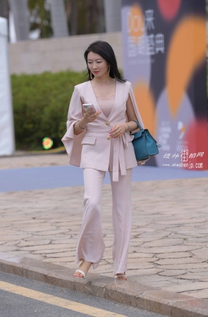 21414-20+34 /端庄的美少妇，我要做老王 4P