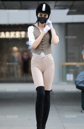 紧身裤高挑小姐姐