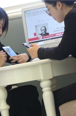 4k-制服美女高跟鞋街拍丝袜