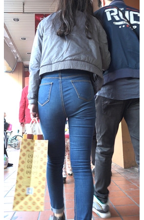 蓝牛紧身丰腴妹子