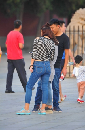 2016-09-22丰臀牛仔少妇25张