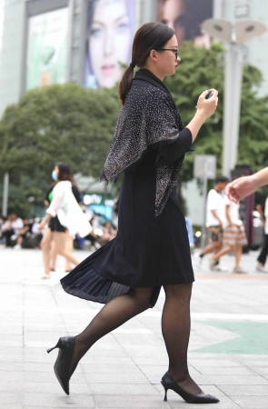 街拍黑丝高跟shaofu