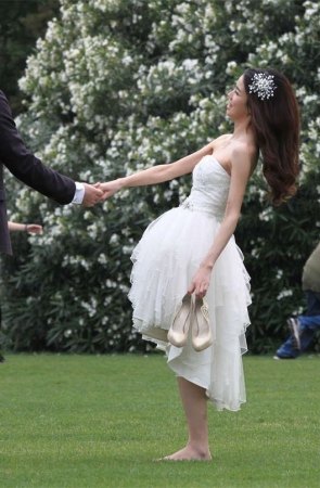 No1495 迷人新娘完整露出足底，让蹭拍的我非常激动