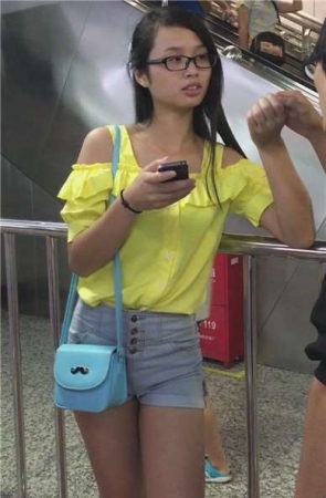 超长跟拍视频，美臀性感少女 [10.2 GB]