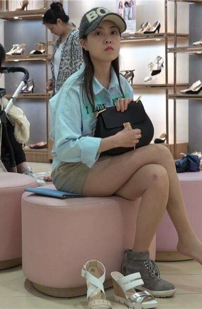 4K – 诱惑的长丝袜美足 [741 MB/MP4]