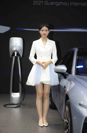 【街拍心灵】汽车品牌大使肉丝大街拍长腿哇塞