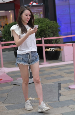 性感牛仔热裤美女