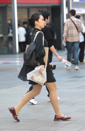 肉丝街拍少妇-13P