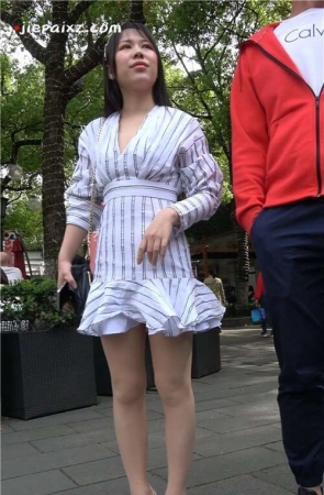 4K – 成熟性感短裙高跟美女 [1.65 GB/MP4]