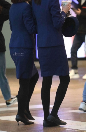 街拍黑丝高跟OL