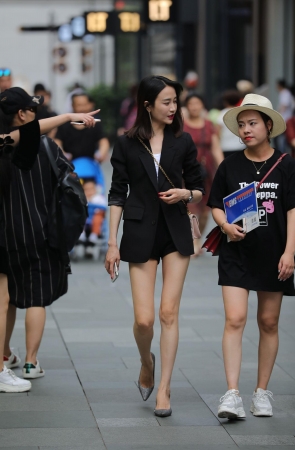 女人这样穿才有范儿