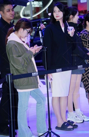 202411222甜美礼仪超薄肉丝腿脚诱人 4P