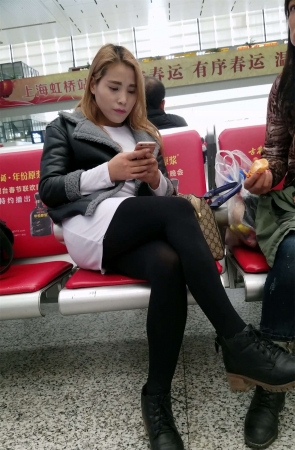 极品街拍美腿黑丝袜美女姐姐