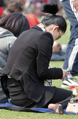 No866 一双极品黑丝美足在光天化日之下被肆意揉搓