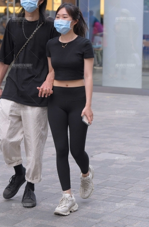 黑色瑜伽裤小妹