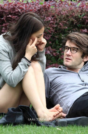 偶遇杂志封面型女孩的雪白玉足