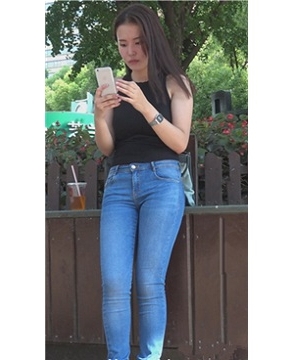 4k-街拍蓝牛美臀丰满清纯美女在等闺蜜 [2.76 GB]