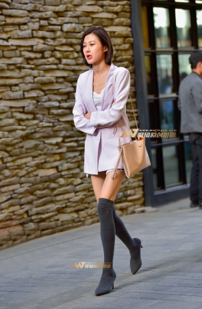 身材高挑的超长美腿短发女郎