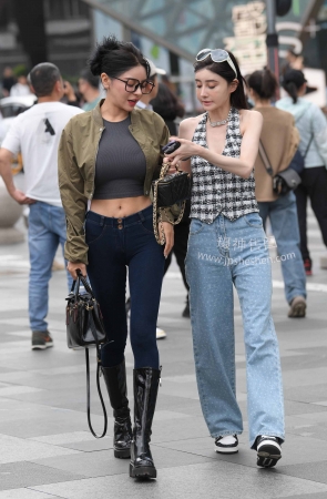 23427-21=107偶遇蜜桃裤小姐姐～ 14P