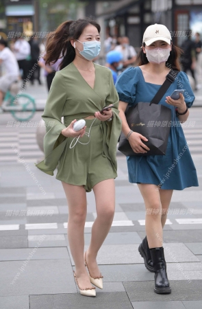 23712-15=76夏日肉丝女生 14P