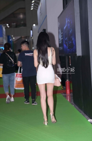 这腿，洗脚水都是甜的吧？