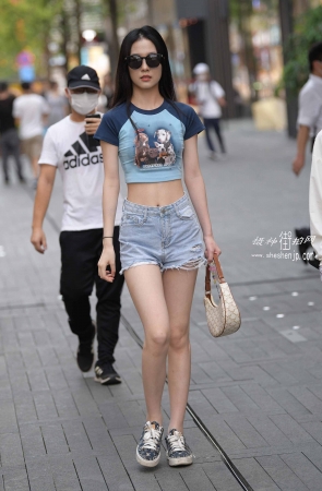 22812-10+119热裤女孩 23P