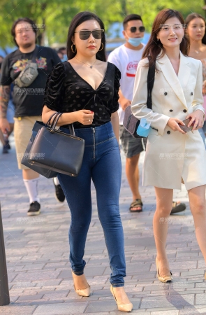 还记得这个美女摄影师吗