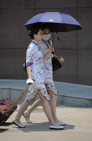 【街拍心灵】旗袍灰丝街拍空姐上班去了