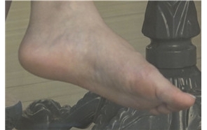 4k-用餐的米色鞋裸足美甲