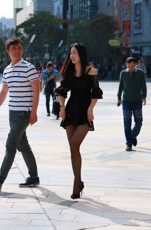 性感细高跟街拍黑丝美女