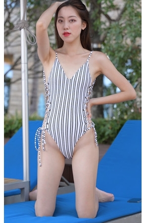 （视频）吊带比基尼美女[10.19G/MP4]