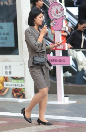 诱惑肉丝街拍OL-14P